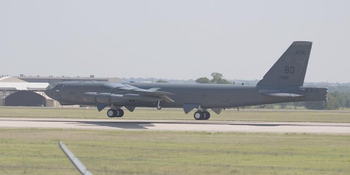 Lần đầu tiên B-52 tham chiến là tại Chiến tranh Việt Nam và được nổi tiếng với uy lực ném bom rải thảm tàn phá ghê gớm của nó.